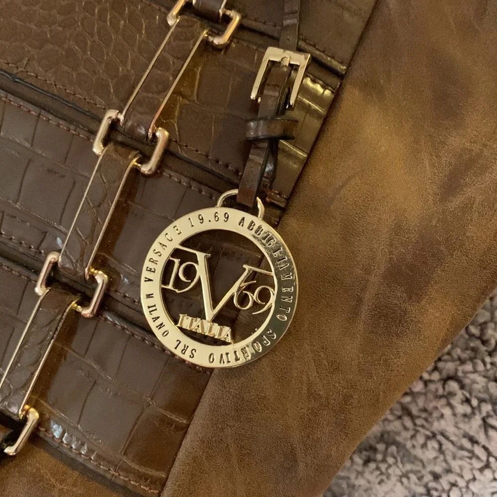 19V69 ITALIA — Alessandro Versace — Abbigliamento Sportivo SRL - Picture 9 of 15